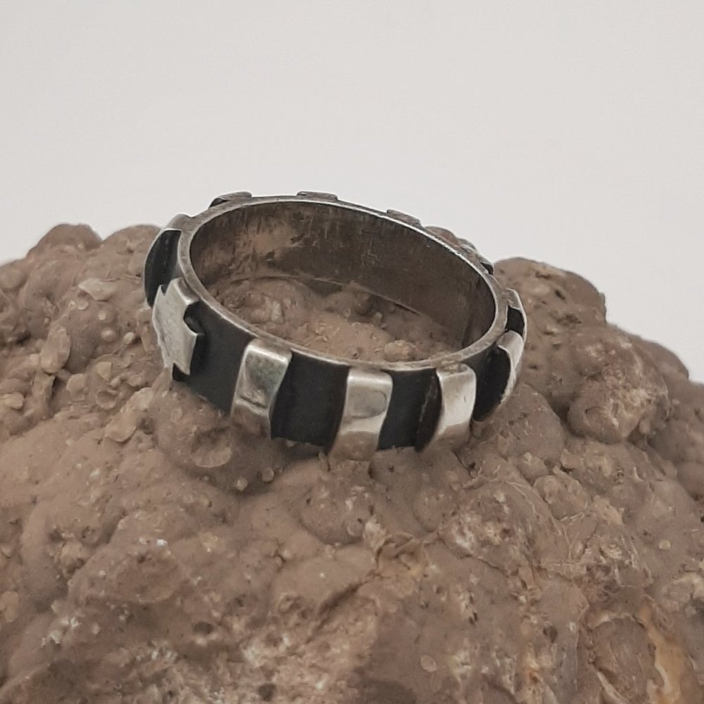 Modernist Sterling Silver Swiss Cross 4mm Band - Picture 3 of 7